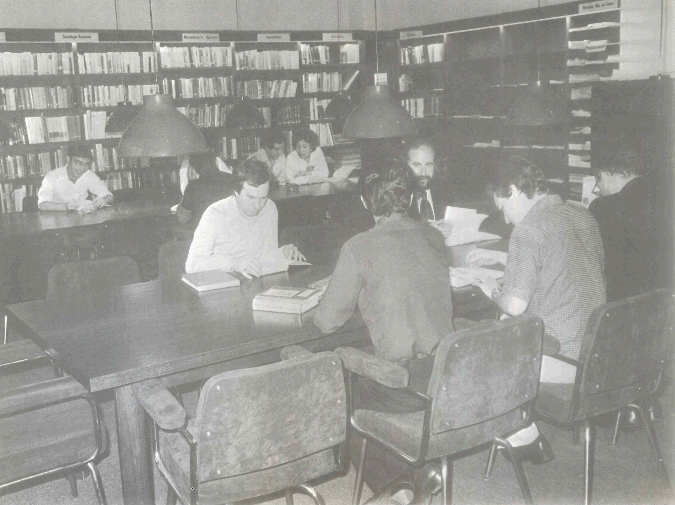 Antigua biblioteca de la Escuela de Administración de Empresas (EAE) – memoria 1985/86.