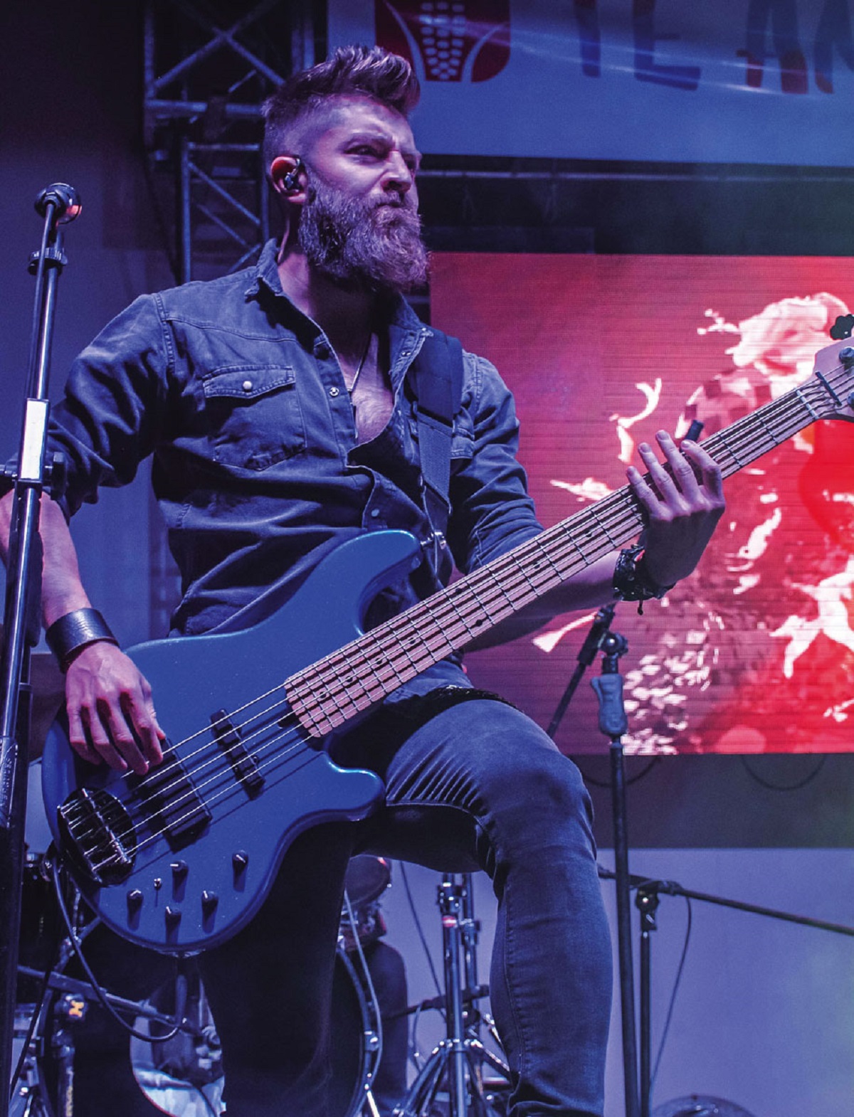 "La música es un producto que tenemos que saber vender y posicionar, sino nadie nos va a conocer", Juan Pazmiño, bajista de Anima Inside "La música es un producto que tenemos que saber vender y posicionar, sino nadie nos va a conocer", Juan Pazmiño, bajista de Anima Inside