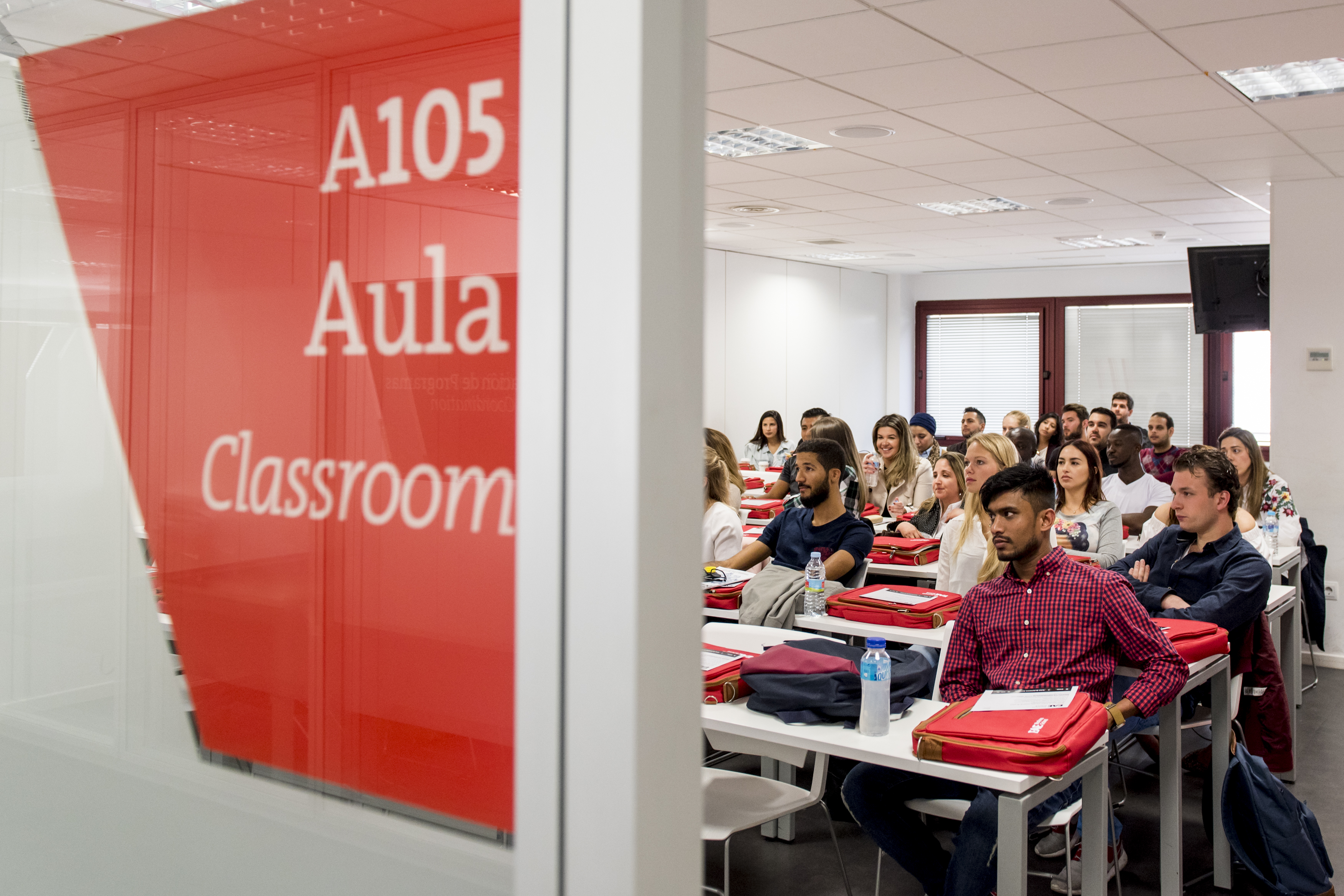 Presentations, teambuilding and a cultural tour to welcome students at the two Madrid Campuses