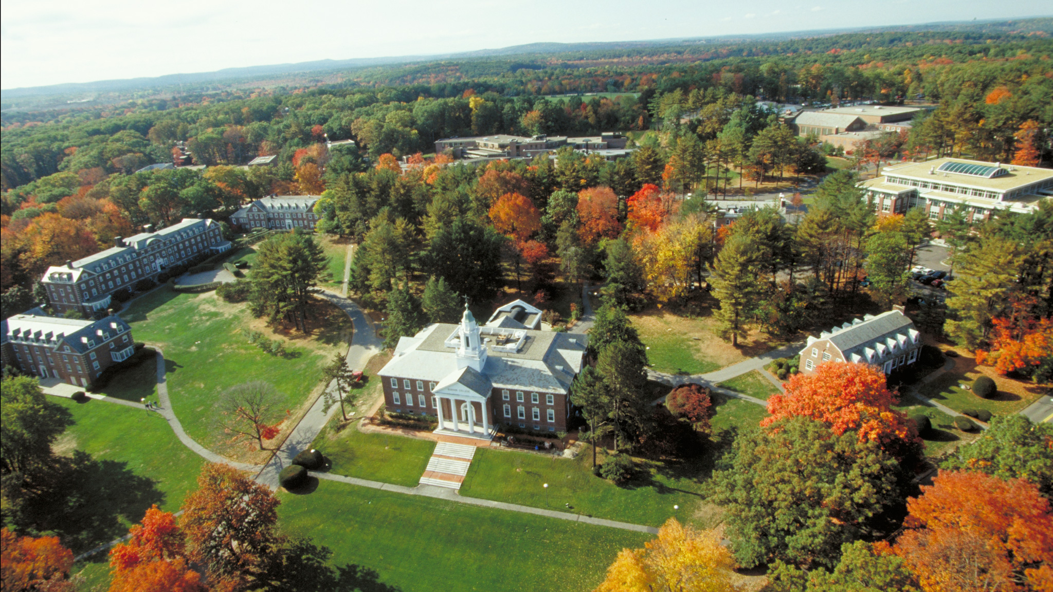 Babson College dispone de cuatro campus, todos ellos en EE. UU.: Boston, San Francisco, Miami y Wellesley. Babson College dispone de cuatro campus, todos ellos en EE. UU.: Boston, San Francisco, Miami y Wellesley.