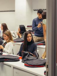 estudiante-grado-marketing-comunicacion-digital-EAE- (1)