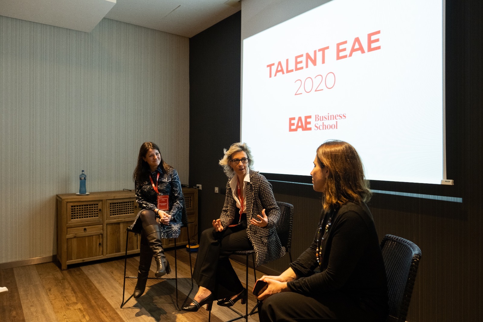 Pilar Llácer reunida