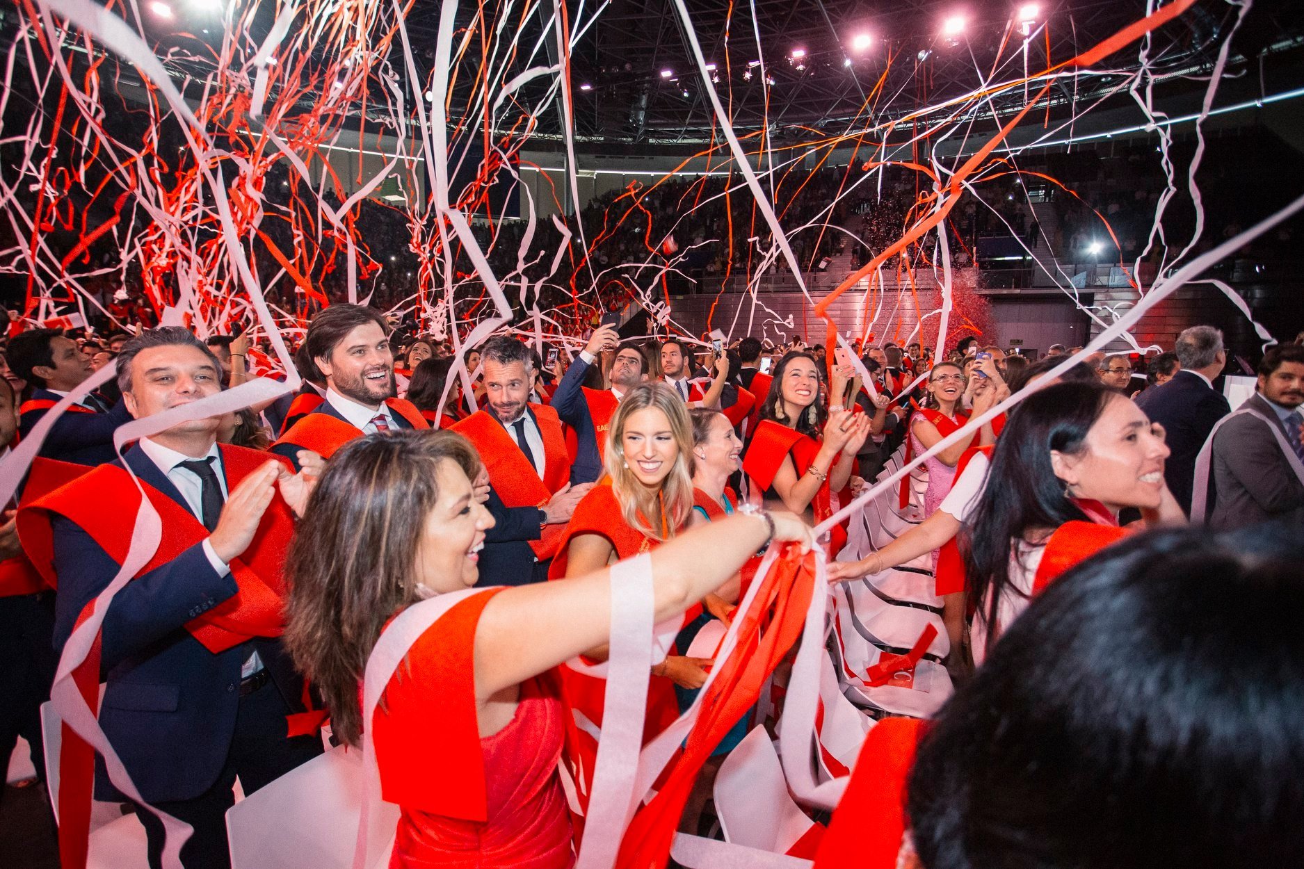 alumnos graduándose EAE Business School