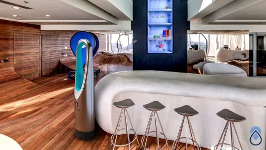 Machine from the company Jibu H2O, at a bar.