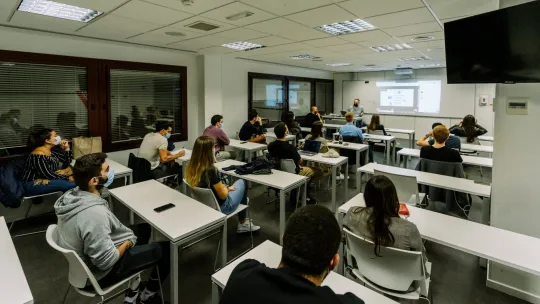 Imagen de estudiantes de EAE Business School: Becas 2021, Johnson & Johnson
