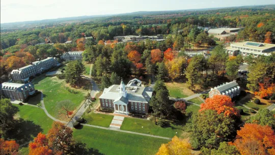 Babson College dispone de cuatro campus, todos ellos en EE. UU.: Boston, San Francisco, Miami y Wellesley.