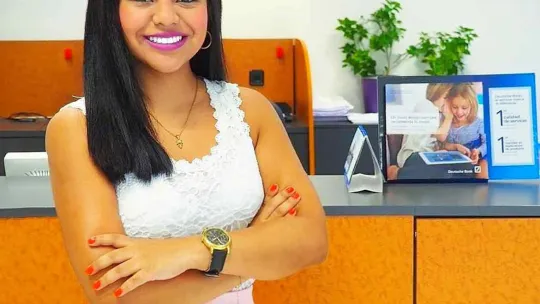 Graciela Tito, alumna del Máster en Bolsa y Mercados Financieros de EAE Business School y asesora personal en Deutsche Bank