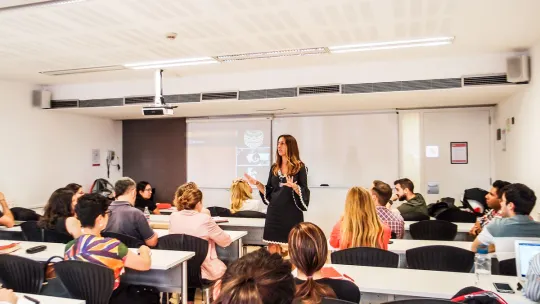 Maite Moreno impartiendo la sesión