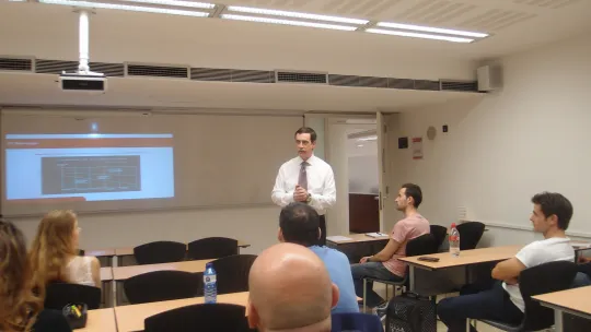 "El líder transformacional tiene tolerancia psicológica y estimula intelectualmente a los demás"