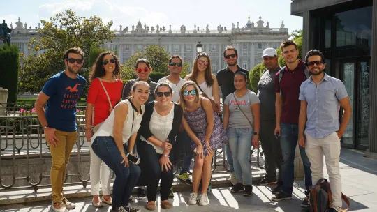 Recorrido por una de las murallas de Madrid, en la visita cultural de EAE Business School