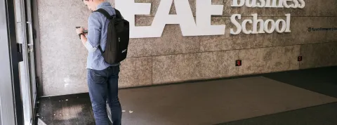Alumno en la sede de EAE Business School