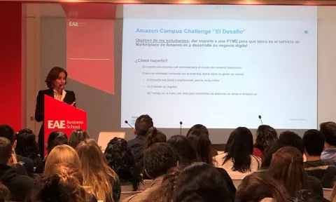 AMercedes Fèvre Obarrio presentando el Amazon Campus Challenge