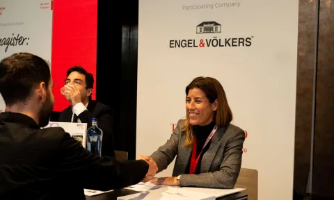 Recruiter greeting a student at Talent EAE 2020