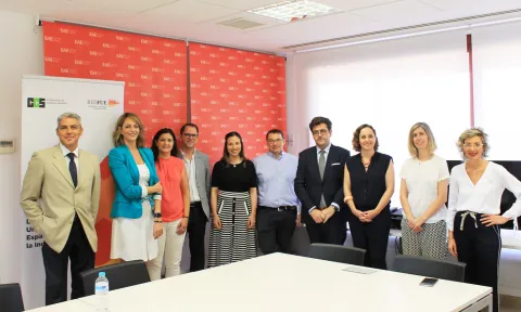 Bridging the gap between University and Business