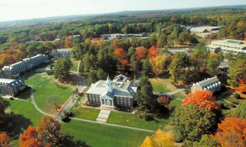 Babson College dispone de cuatro campus, todos ellos en EE. UU.: Boston, San Francisco, Miami y Wellesley.