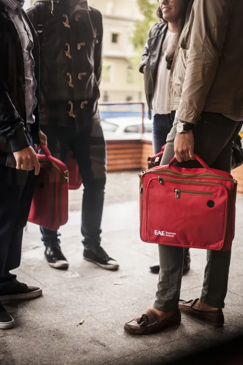 La iniciativa y el trabajo en equipo lo más demandado en los perfiles junior y la orientación al cliente y la visión estratégica en los senior La iniciativa y el trabajo en equipo lo más demandado en los perfiles junior y la orientación al cliente y la visión estratégica en los senior