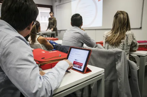 "Las empresas que quieren invertir en China deben adaptarse al entorno siempre cambiante del país" "Las empresas que quieren invertir en China deben adaptarse al entorno siempre cambiante del país"