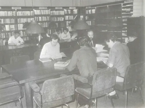 Antigua biblioteca de la Escuela de Administración de Empresas (EAE) – memoria 1985/86.