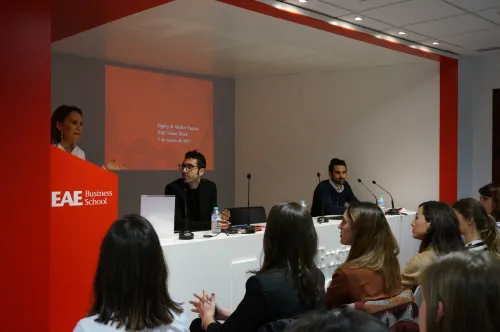 The Ogilvy & Mather team during the EAE Talent Week session with EAE Business School students in Madrid The Ogilvy & Mather team during the EAE Talent Week session with EAE Business School students in Madrid